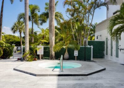 Coconut Bay Resort Pool & Hot Tub - Ft Lauderdale, Florida